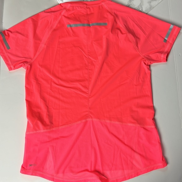 Puma runner ID, Tee color: ignite pink. Size L & NWT ✨Host Pick ✨ - Picture 3 of 14
